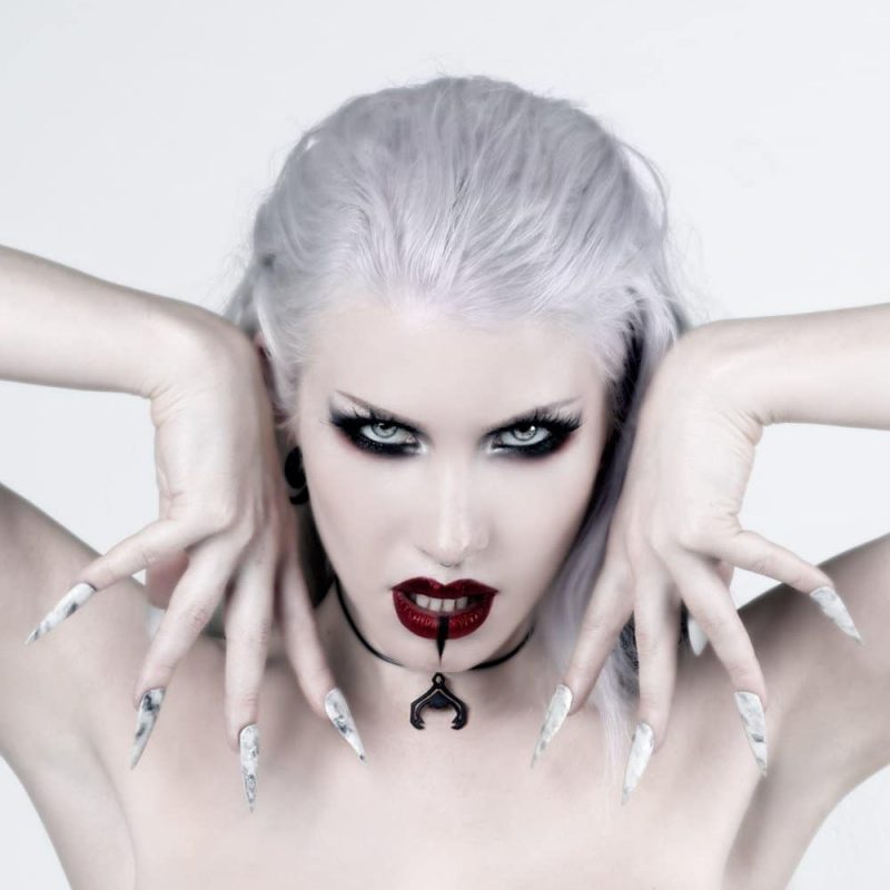 scorpions-lure-choker-rogue-and-wolf