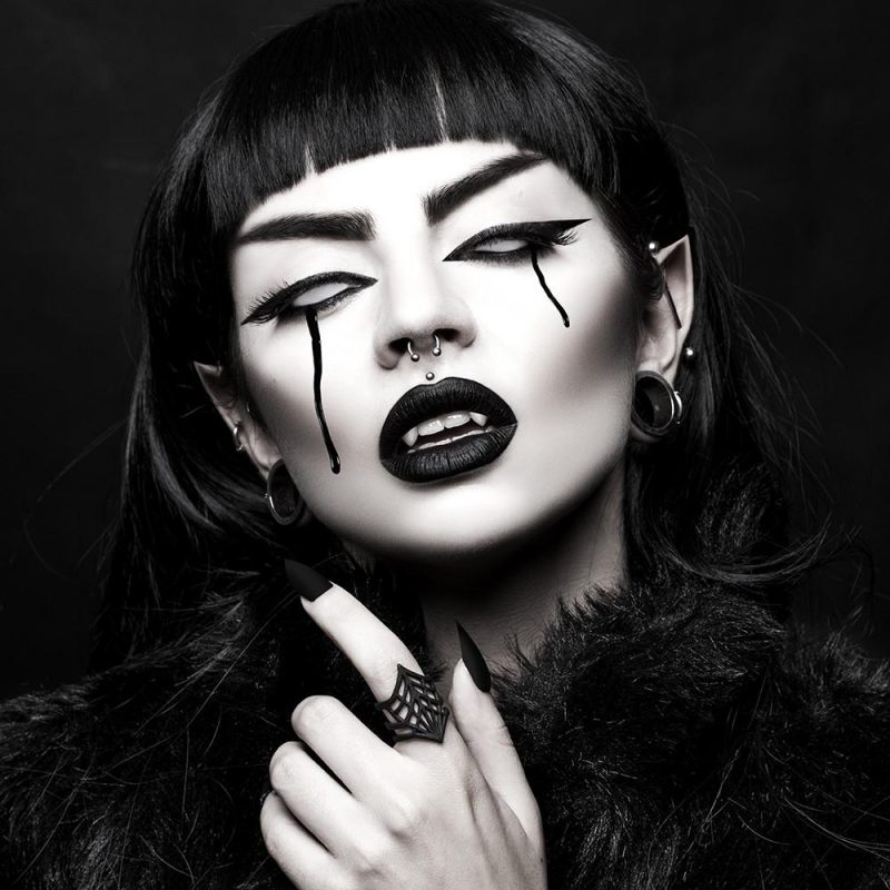 beatriz-mariano-black-widow-ring-by-rogue-and-wolf