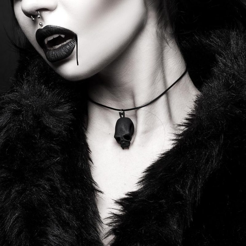 blood-junkie-choker-rogue-and-wolf-by-beatriz-mariano-cropped