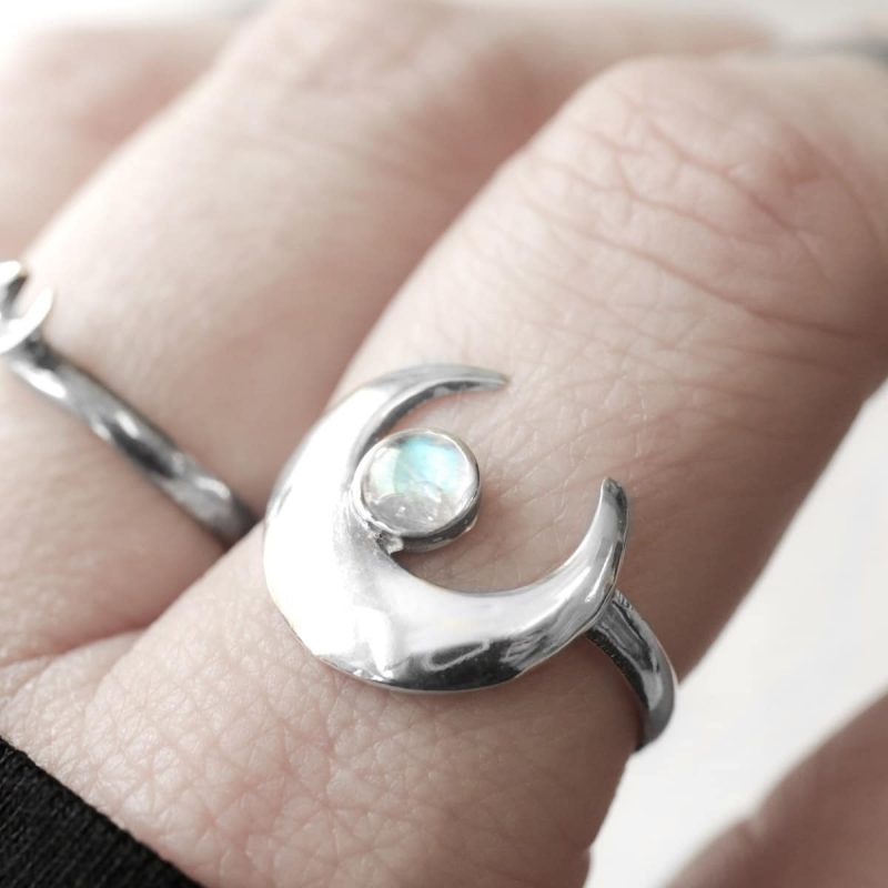 hunting-moon-moonstone-hand-hellaholics