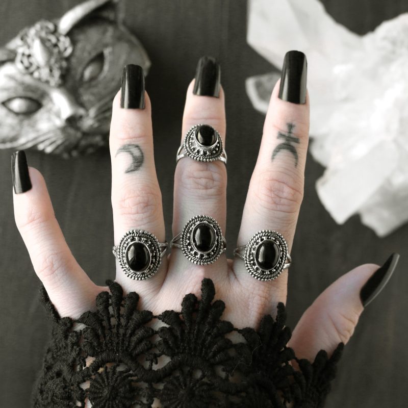 nathalia-silver-onyx-ring-by-hellaholics
