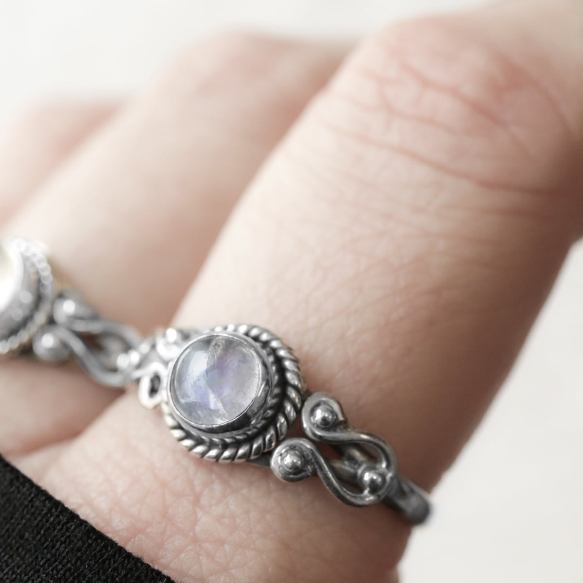 Q Details about   Solid Silver Whales Tail Ring Moonstone Sterling 925 Stamped Size J 