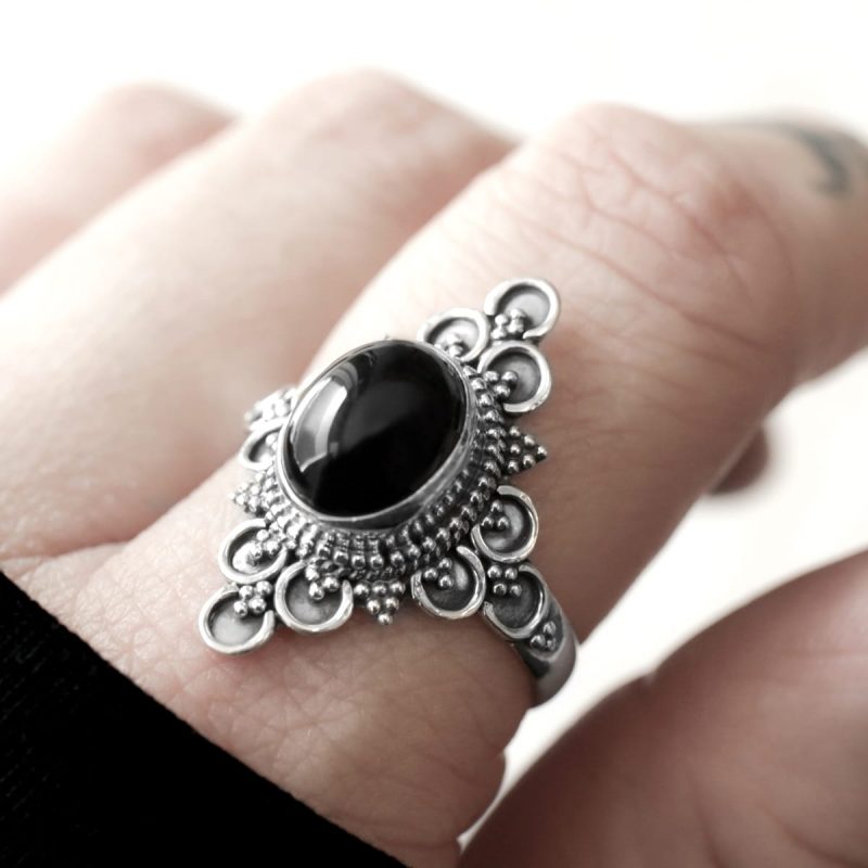 ariana-onyx-silver-ring-closeup-hellaholics Ariana onyx silver ring