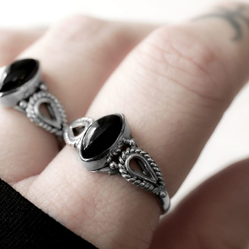 nea-silver-onyx-ring-closeup-hellaholics Nea silver onyx crystal stone ring
