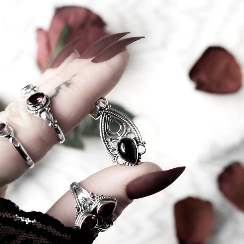 sterling-silver-onyx-pendant-hellaholics