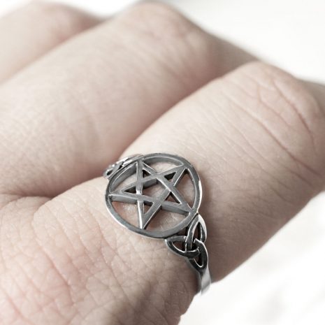 pagan-pentagram-silver-ring-hlelaholics